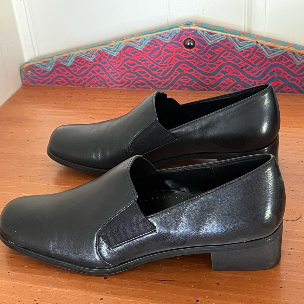 Trotter brand black leather women's shoes